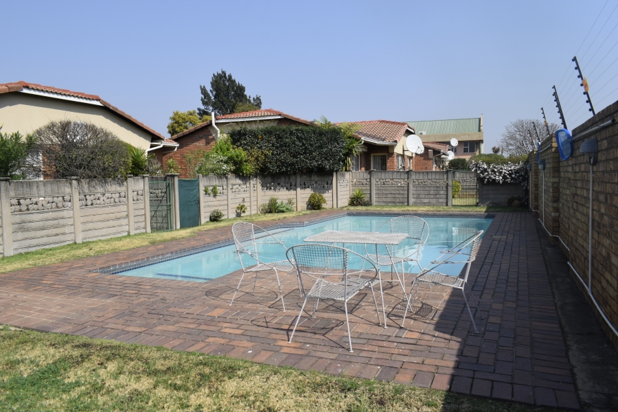 2 Bedroom Property for Sale in Beyers Park Gauteng
