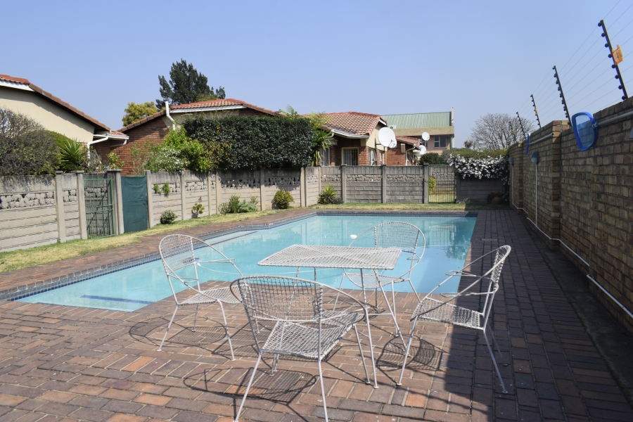 2 Bedroom Property for Sale in Beyers Park Gauteng