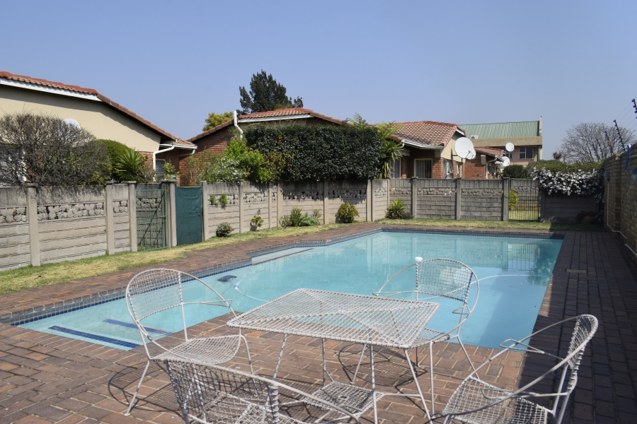 2 Bedroom Property for Sale in Beyers Park Gauteng