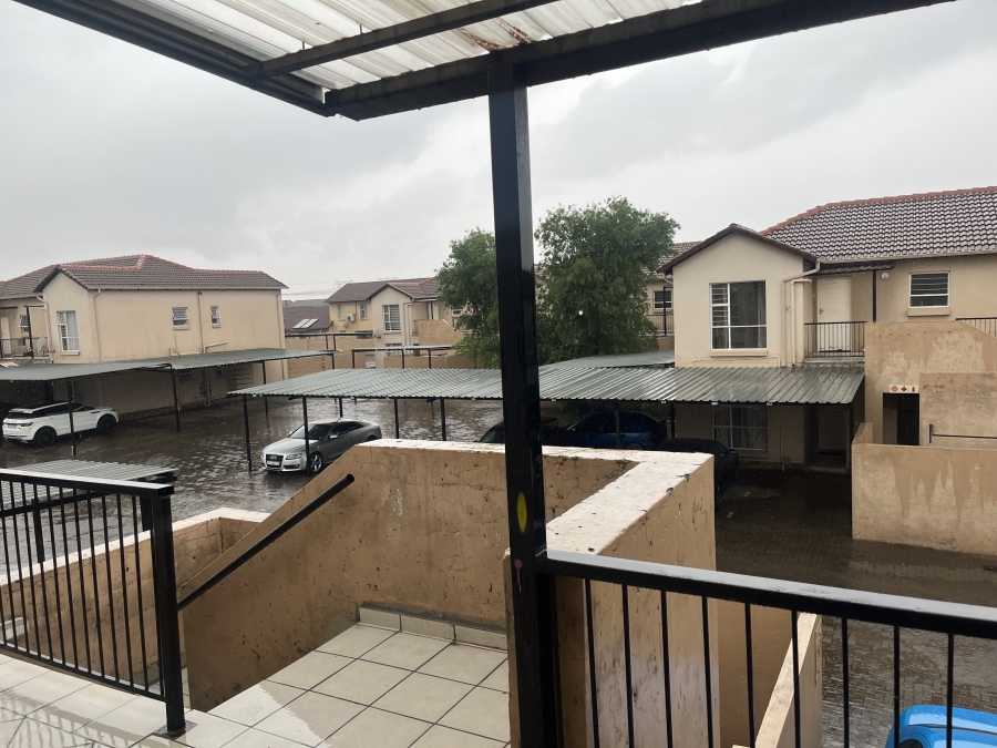 2 Bedroom Property for Sale in Albertsdal Gauteng