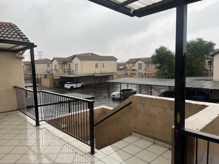 2 Bedroom Property for Sale in Albertsdal Gauteng