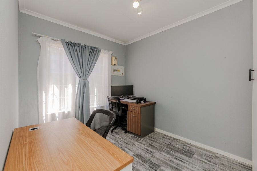 2 Bedroom Property for Sale in Wilgeheuwel Gauteng