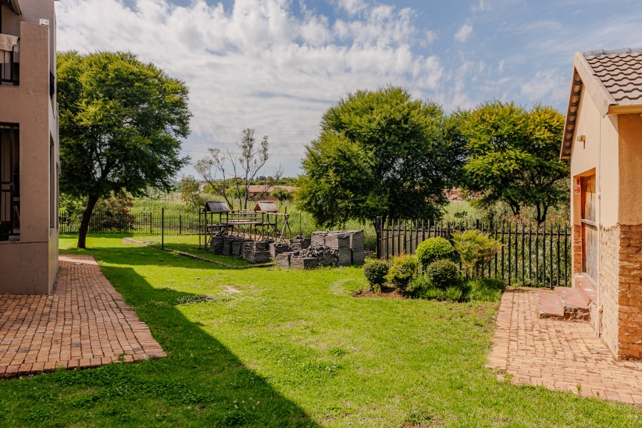 2 Bedroom Property for Sale in Wilgeheuwel Gauteng