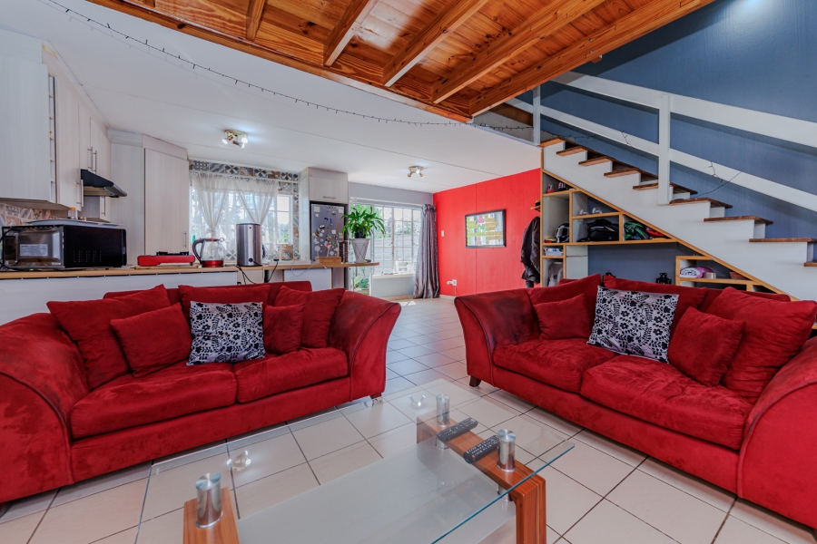 1 Bedroom Property for Sale in Wilgeheuwel Gauteng