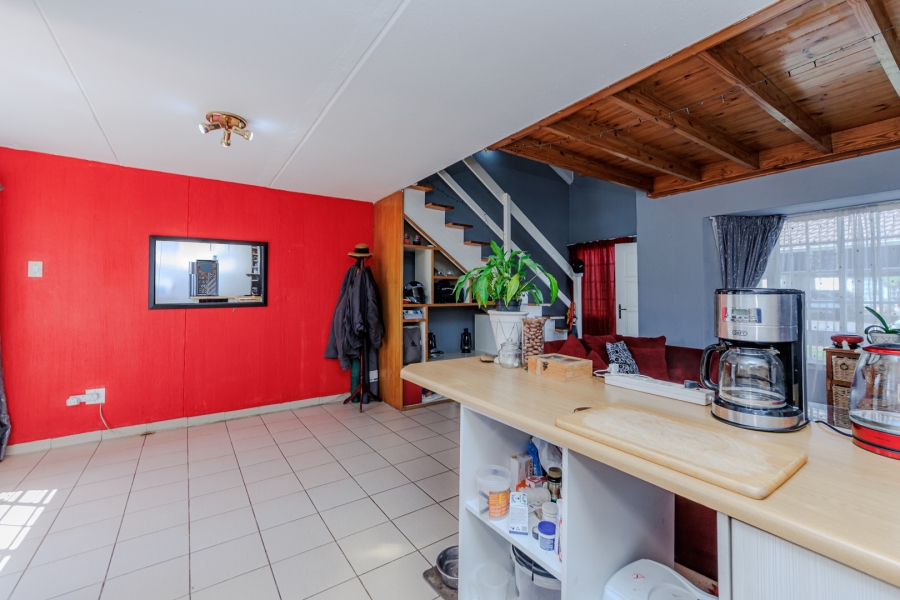 1 Bedroom Property for Sale in Wilgeheuwel Gauteng