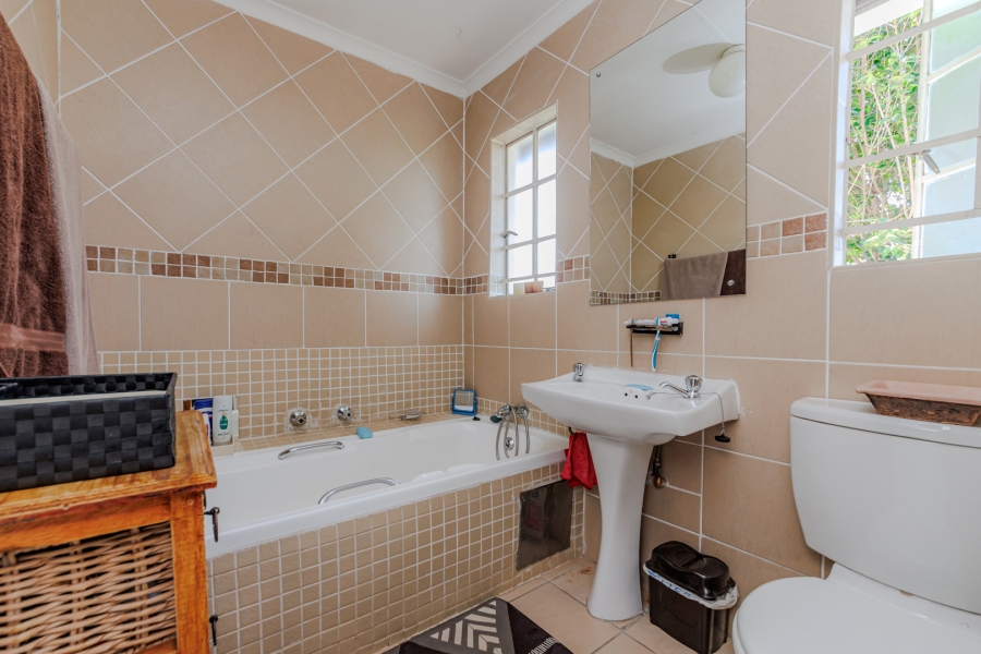 1 Bedroom Property for Sale in Wilgeheuwel Gauteng