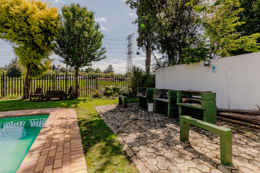 1 Bedroom Property for Sale in Wilgeheuwel Gauteng