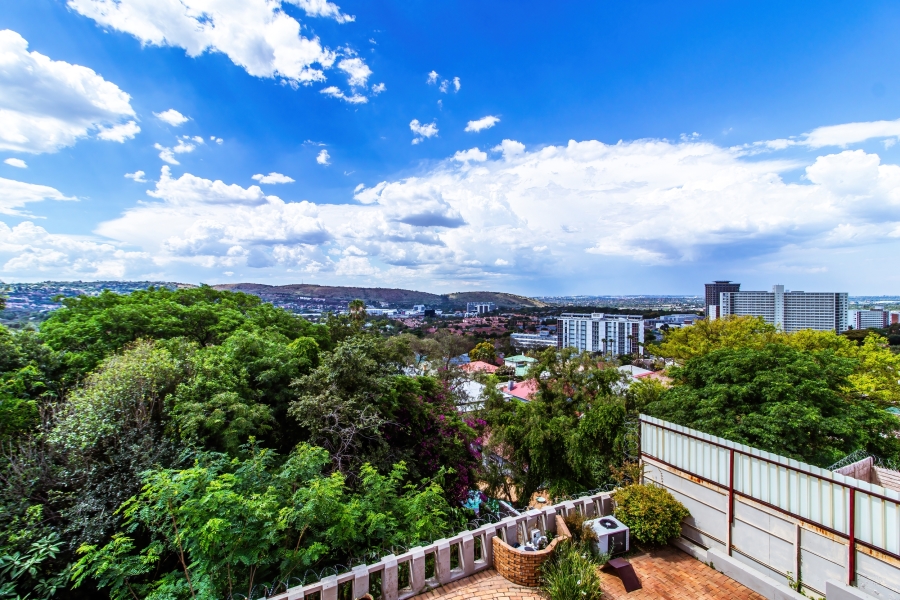 7 Bedroom Property for Sale in Kensington Gauteng