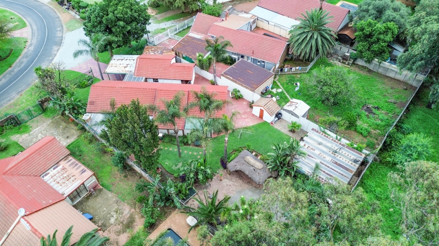 4 Bedroom Property for Sale in Rooihuiskraal Gauteng