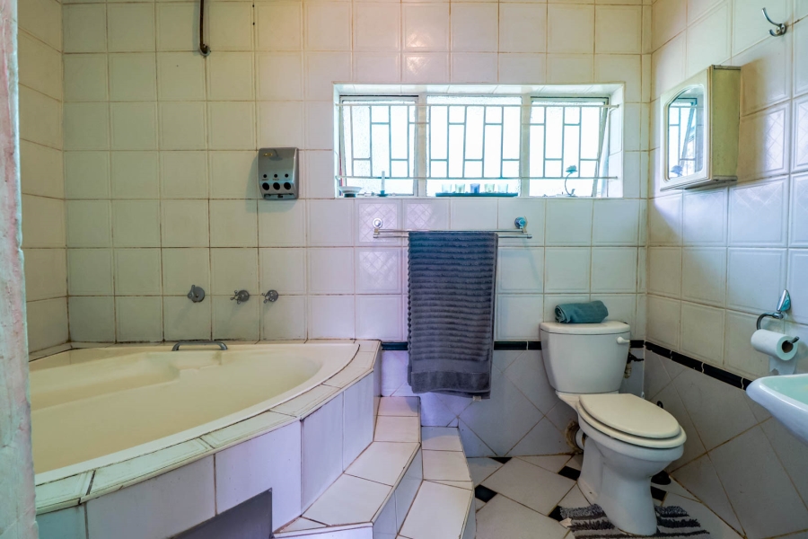 4 Bedroom Property for Sale in Rooihuiskraal Gauteng