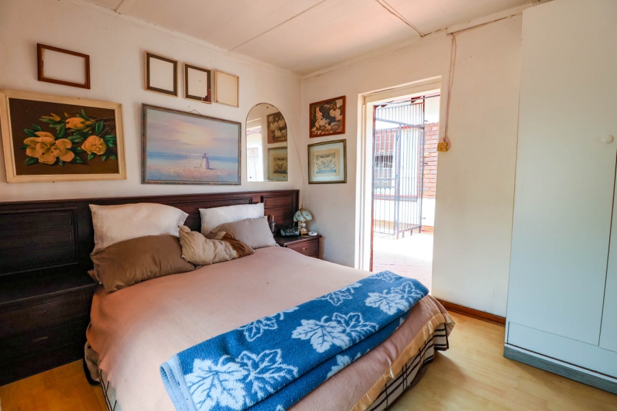 4 Bedroom Property for Sale in Rooihuiskraal Gauteng