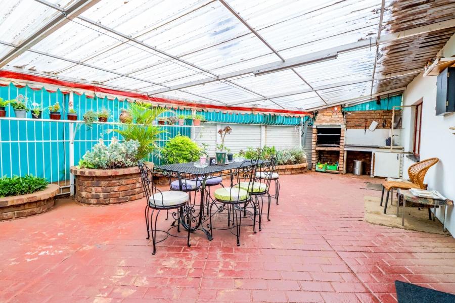 4 Bedroom Property for Sale in Rooihuiskraal Gauteng