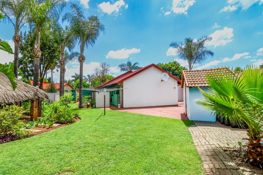 4 Bedroom Property for Sale in Rooihuiskraal Gauteng