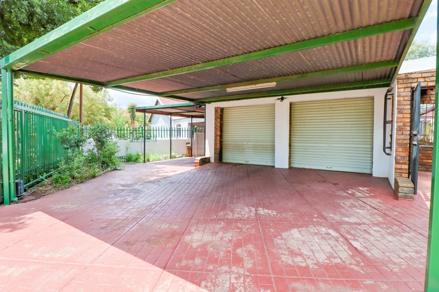 4 Bedroom Property for Sale in Rooihuiskraal Gauteng