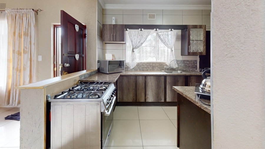 4 Bedroom Property for Sale in Goedeburg Gauteng