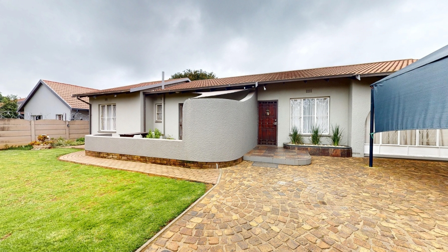 4 Bedroom Property for Sale in Goedeburg Gauteng