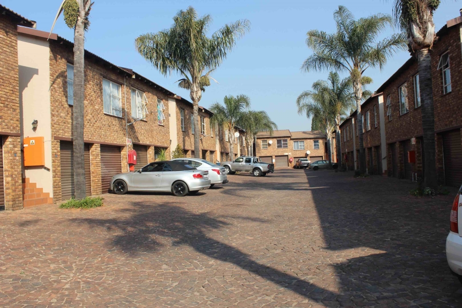 2 Bedroom Property for Sale in Glen Marais Gauteng