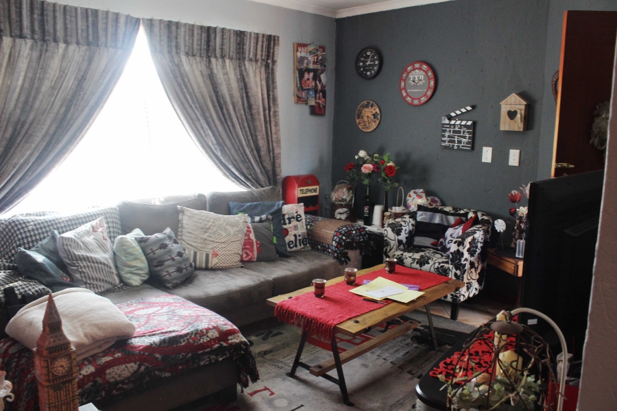 2 Bedroom Property for Sale in Glen Marais Gauteng