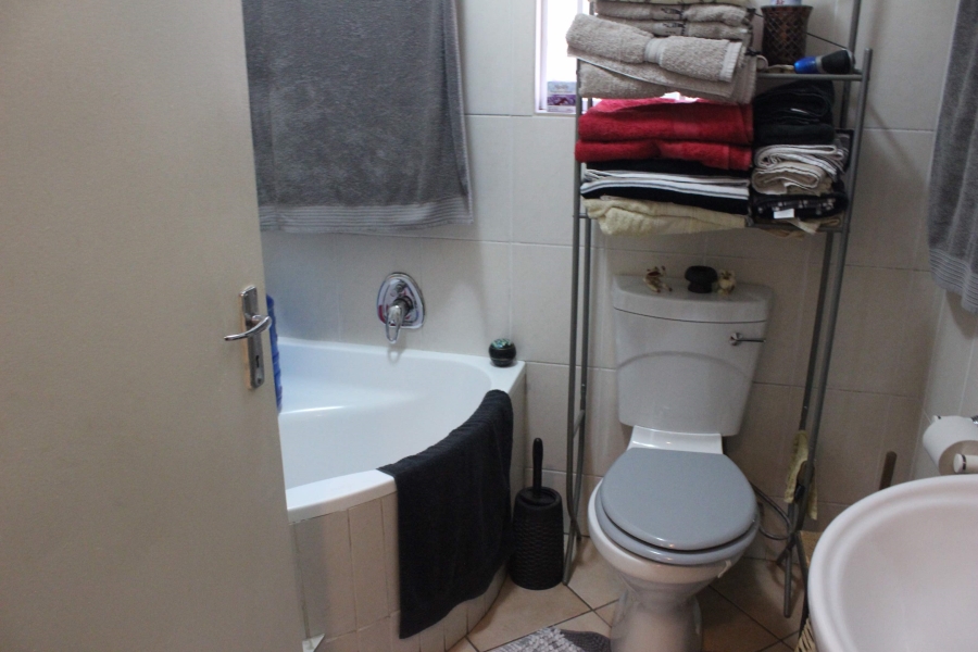 2 Bedroom Property for Sale in Glen Marais Gauteng