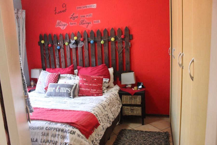 2 Bedroom Property for Sale in Glen Marais Gauteng