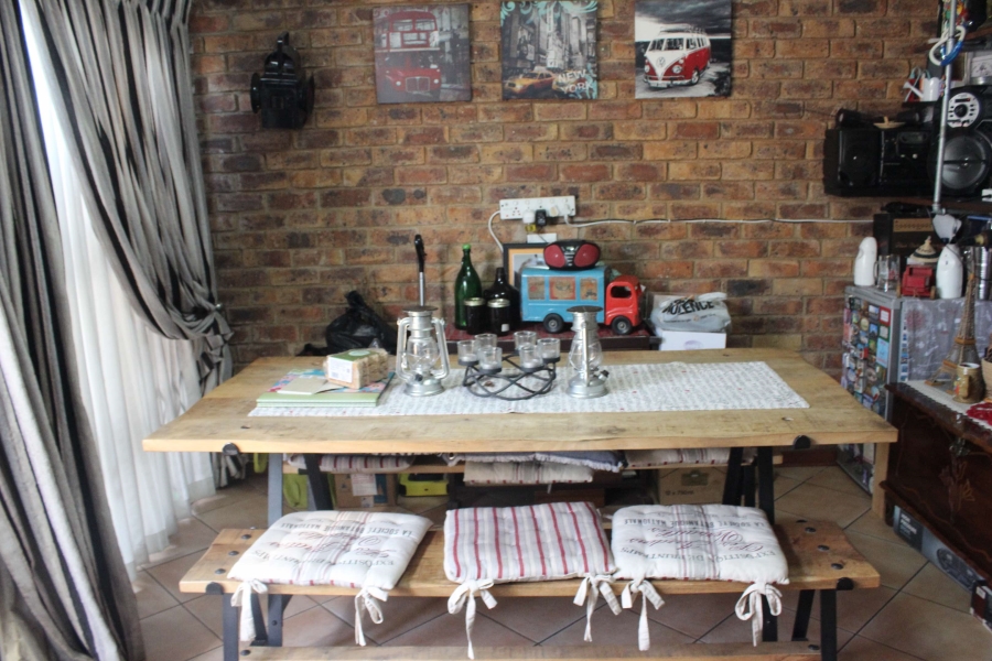 2 Bedroom Property for Sale in Glen Marais Gauteng