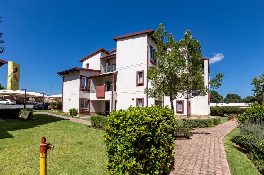 To Let 2 Bedroom Property for Rent in Magaliessig Gauteng