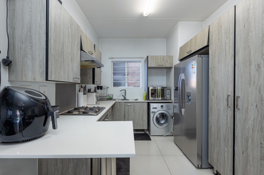 To Let 2 Bedroom Property for Rent in Magaliessig Gauteng