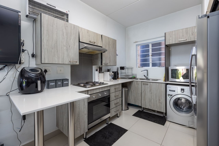 To Let 2 Bedroom Property for Rent in Magaliessig Gauteng