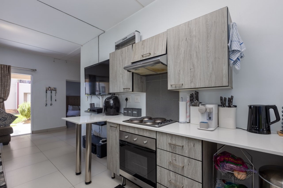 To Let 2 Bedroom Property for Rent in Magaliessig Gauteng