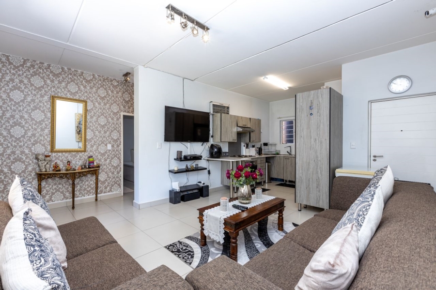 To Let 2 Bedroom Property for Rent in Magaliessig Gauteng