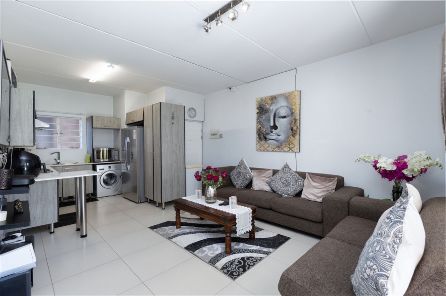 To Let 2 Bedroom Property for Rent in Magaliessig Gauteng