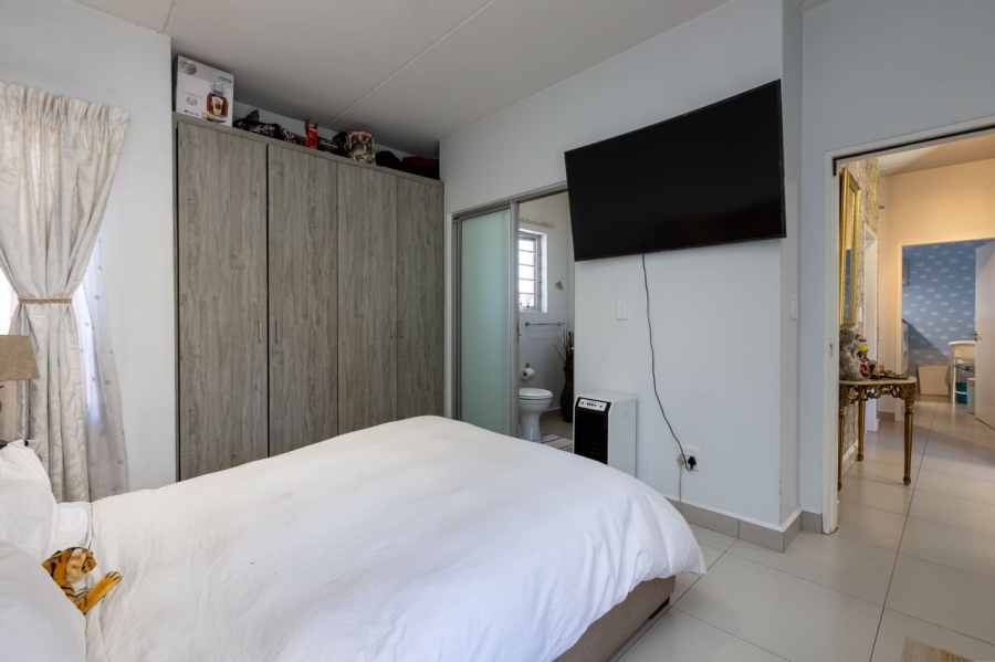 To Let 2 Bedroom Property for Rent in Magaliessig Gauteng