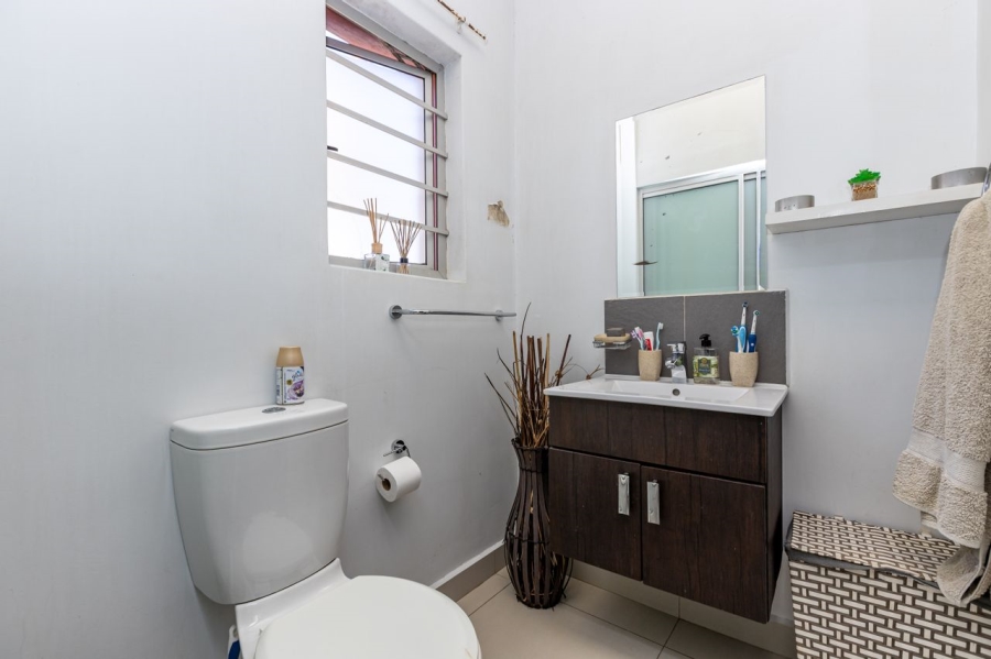 To Let 2 Bedroom Property for Rent in Magaliessig Gauteng