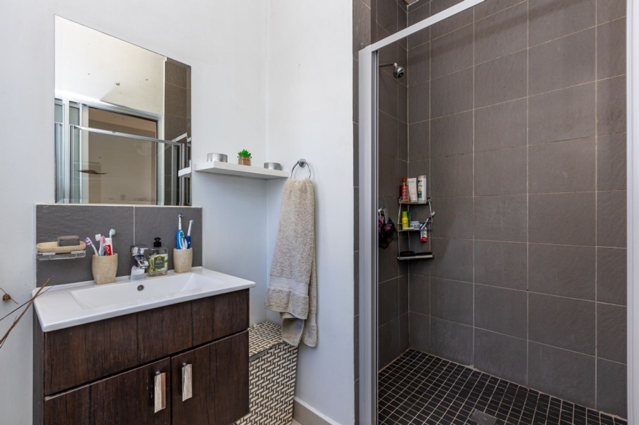 To Let 2 Bedroom Property for Rent in Magaliessig Gauteng