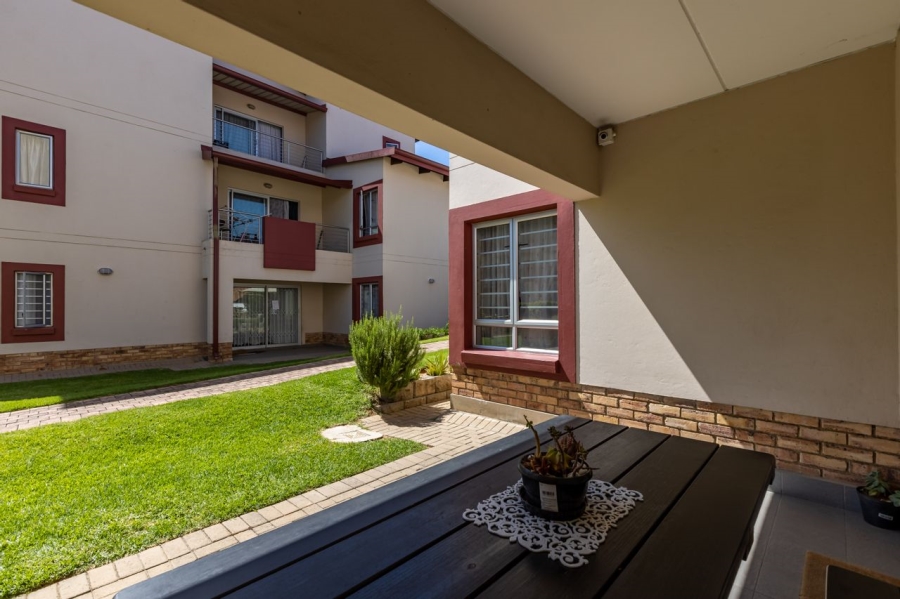 To Let 2 Bedroom Property for Rent in Magaliessig Gauteng