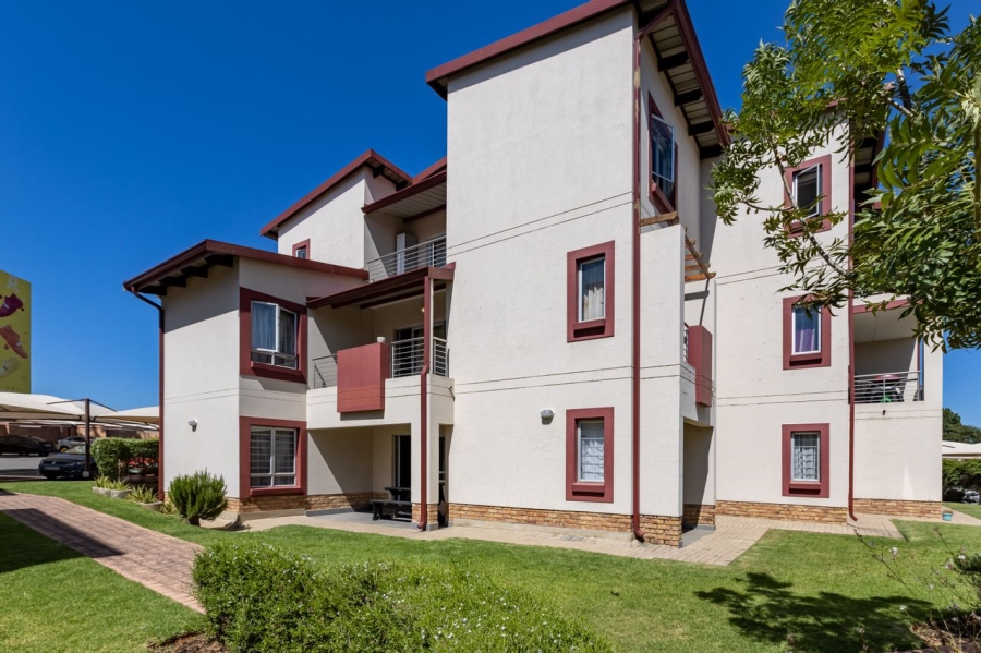 To Let 2 Bedroom Property for Rent in Magaliessig Gauteng