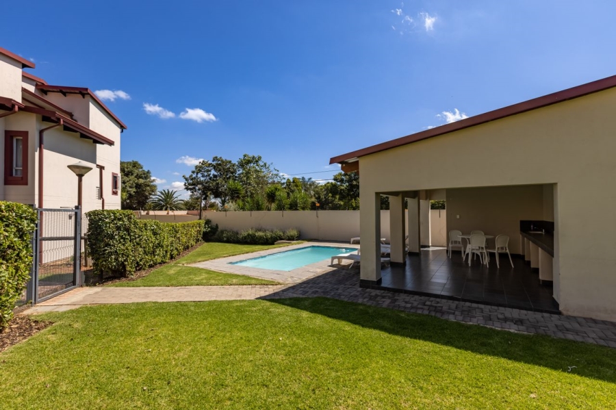 To Let 2 Bedroom Property for Rent in Magaliessig Gauteng