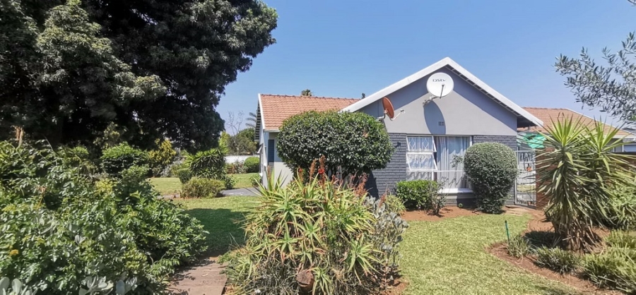 4 Bedroom Property for Sale in Brackenhurst Gauteng