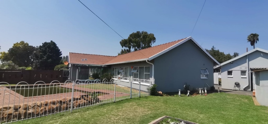 4 Bedroom Property for Sale in Brackenhurst Gauteng