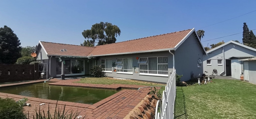 4 Bedroom Property for Sale in Brackenhurst Gauteng