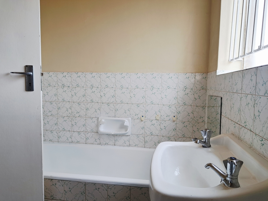 To Let 2 Bedroom Property for Rent in Turffontein Gauteng