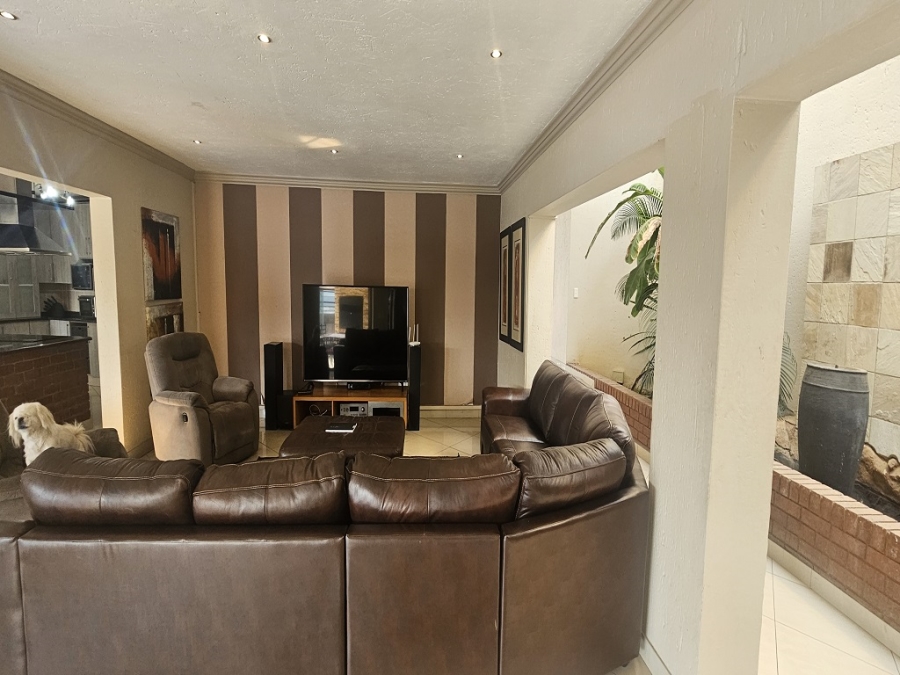 5 Bedroom Property for Sale in Meyersdal Gauteng