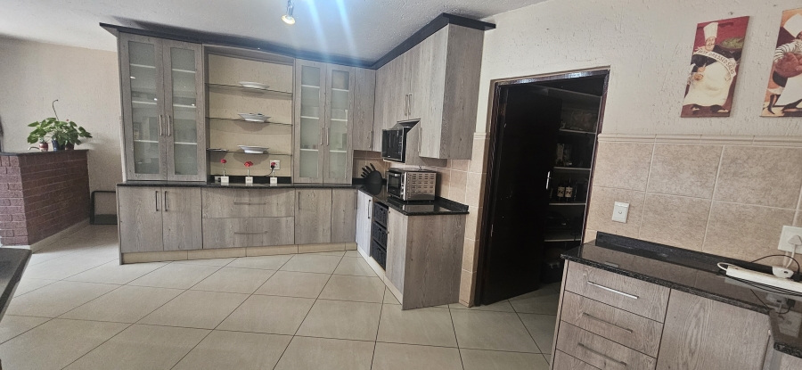 5 Bedroom Property for Sale in Meyersdal Gauteng