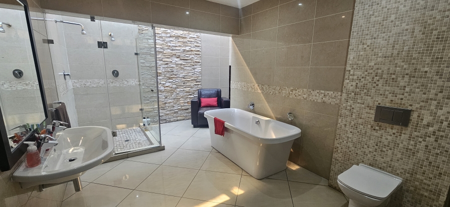 5 Bedroom Property for Sale in Meyersdal Gauteng