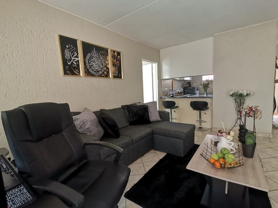 1 Bedroom Property for Sale in Mondeor Gauteng