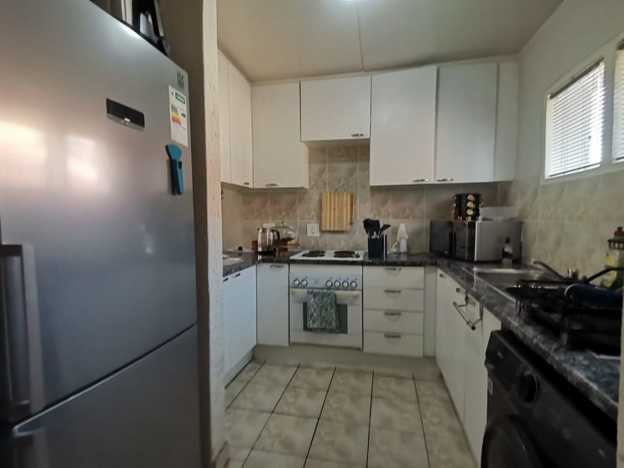 1 Bedroom Property for Sale in Mondeor Gauteng