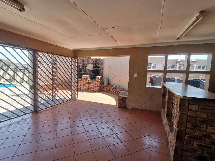 1 Bedroom Property for Sale in Mondeor Gauteng