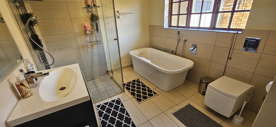 4 Bedroom Property for Sale in New Redruth Gauteng