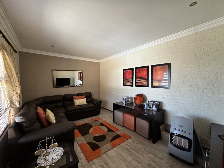 3 Bedroom Property for Sale in Blue Saddle Ranches Gauteng