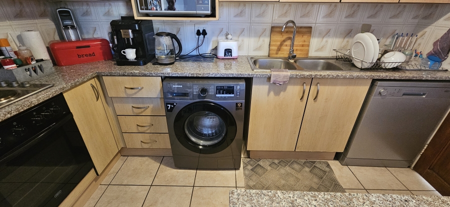 3 Bedroom Property for Sale in New Redruth Gauteng